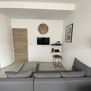 Apartment 1-c Superbe Tres Calme Et Bien Decore, Charleroi